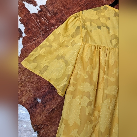 Mustard Yellow Lace With Lining Ruffled Blouse W Keyhole Opening in Back - Picture 14 of 15
